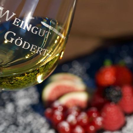 Weingut Goedert Apartment Osann-Monzel ภายนอก รูปภาพ